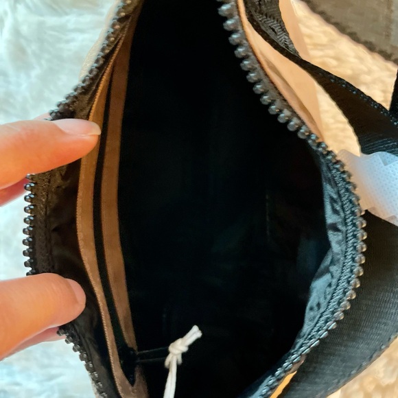 🍂🍁🎃BAGGU Small Crescent Bag in Cocoa with Black Strap 🎃🍁🍂 - Picture 5 of 7